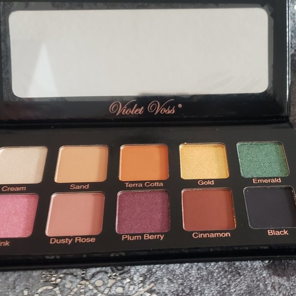 Violet Voss Essentials Eye Shadow Palette $25 - Picture 6 of 6